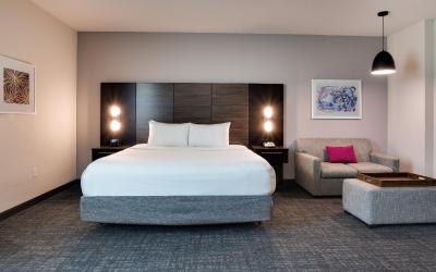 Standard King Room with Roll-In Shower - Mobility Access