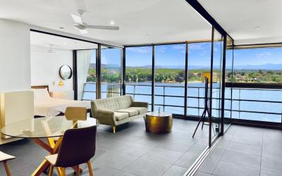 Apartment with Lake View