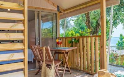 Tenda Romantica con Vista Lago 