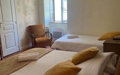 Chambre Triple avec Salle de Bains Privative Chambre Triple avec Salle de Bains Privative