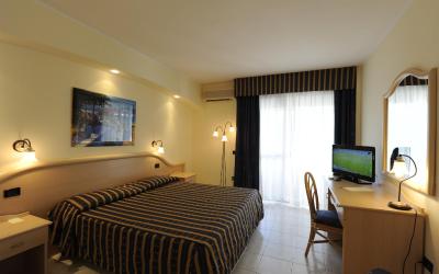 Camera Matrimoniale con Letto Supplementare