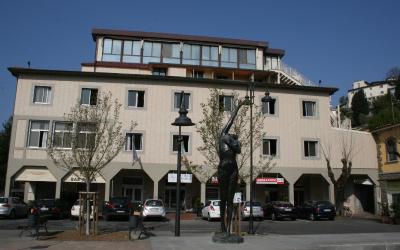 Camera Tripla Economy