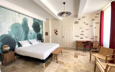 Chambre Lit King-Size avec Douche Accessible en Fauteuil Roulant - Adaptu00e9e aux Personnes u00e0 Mobilitu00e9 Ru00e9duite Chambre Lit King-Size avec Douche Accessible en Fauteuil Roulant - Adaptu00e9e aux Personnes u00e0 Mobilitu00e9 Ru00e9duite