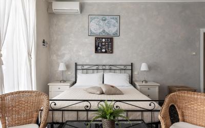 Camera Matrimoniale con Bagno Privato Interno e Balcone con Vista Mare