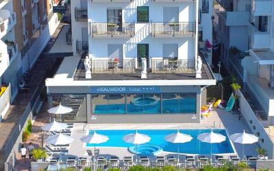 Camera Matrimoniale Deluxe con Balcone e Vista Mare