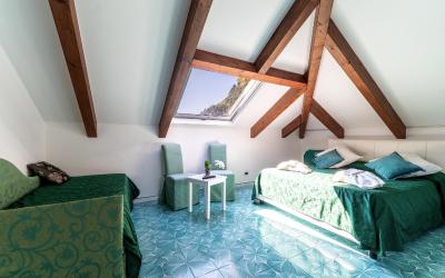Junior Suite Quadrupla con Vista Mare e Terrazza Esterna