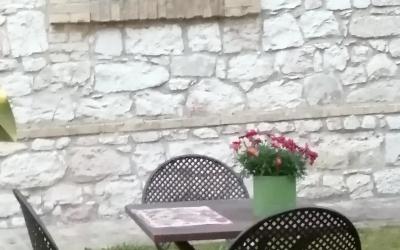 Camera Matrimoniale con Vista Giardino