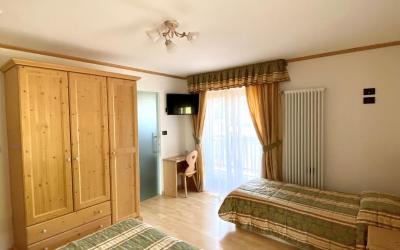 Camera Tripla Superior