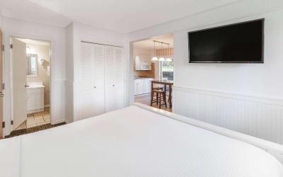 One-Bedroom Studio with Kitchenette and Patio - Non-Smoking