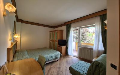 Camera Deluxe Matrimoniale/Doppia con Letti Singoli con Vista Montagna