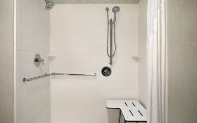 Deluxe King Room with Roll In Shower - Disability Access/Non-Smoking