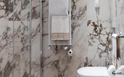 Ampio Appartamento Deluxe con 2 Camere da Letto e Vista Lago