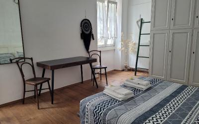 Camera Grande Matrimoniale/Doppia con Letti Singoli e con Bagno in Comune