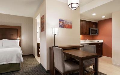 Queen Suite with Two Queen Beds - Mobility and Hearing Access/Non-Smoking
