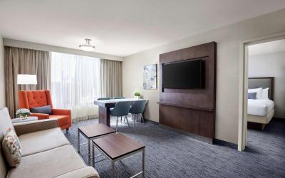 Executive Queen Suite - Non-Smoking
