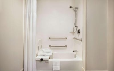 King Room - Mobility Access/Non-Smoking