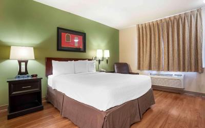 Queen studio with 1 Queen Bed - Disability Access/Non-Smoking