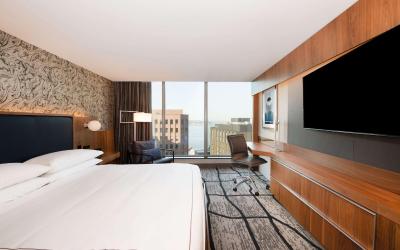 Deluxe King Room with City View