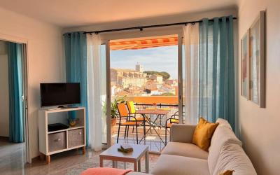 Three-Bedroom Apartment 42B Three-Bedroom Apartment 42B