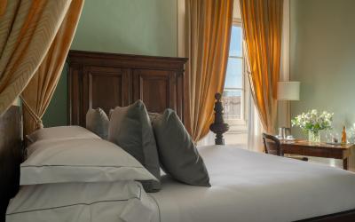 Camera Tripla Superior