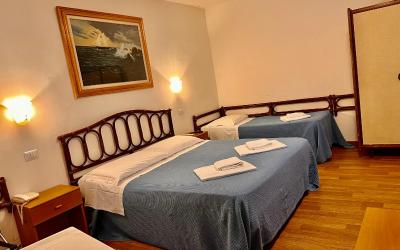 Camera Familiare con Vista Canale 