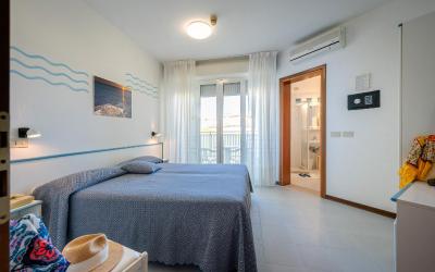 Camera Quadrupla Classic