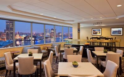 Concierge level, Guest room, 1 King, City view