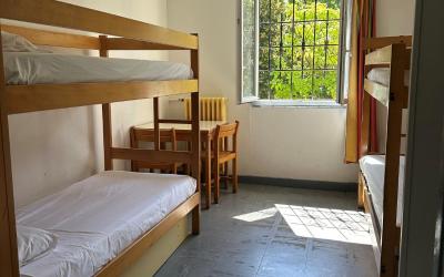 Lit dans Dortoir pour Hommes Lit dans Dortoir pour Hommes