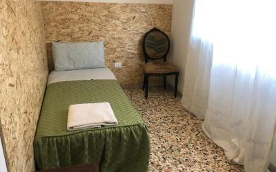 Camera Singola Standard con Bagno in Comune 