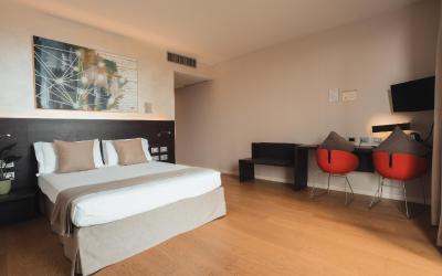 Camera Tripla Superior