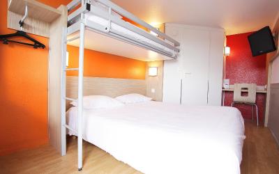 Chambre Triple - 1 Lit Double et 1 Lit Superposu00e9 Chambre Triple - 1 Lit Double et 1 Lit Superposu00e9