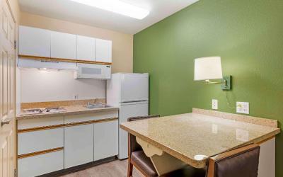 Deluxe Studio with 1 King Bed - Non-Smoking