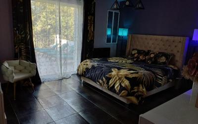 Chambre Lit King-Size - Vue sur Piscine Chambre Lit King-Size - Vue sur Piscine