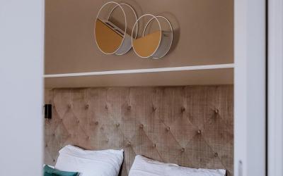 Camera Tripla Superior