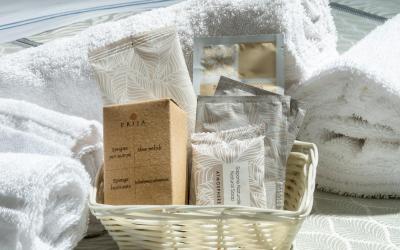 Camera Matrimoniale/Doppia con Letti Singoli con Vista Mare Parziale