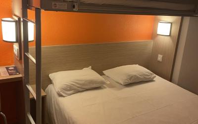 Chambre Triple (1 Lit Double et 1 Lit Simple)