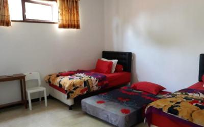 Kamar Keluarga dengan Kamar Mandi Pribadi Kamar Keluarga dengan Kamar Mandi Pribadi
