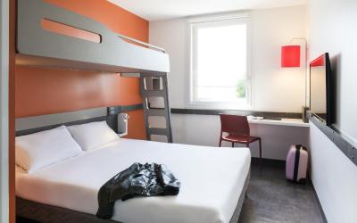 Chambre Triple avec 1 Lit Double et 1 Lit Superposu00e9 Chambre Triple avec 1 Lit Double et 1 Lit Superposu00e9