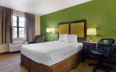 Queen studio with 1 Queen Bed - Disability Access/Non-Smoking