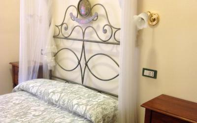 Camera Matrimoniale con Bagno in Comune 