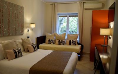 Camera Tripla Superior