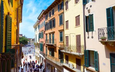 Camera Matrimoniale Classic con Balcone e Vista Piazza - Edificio Separato