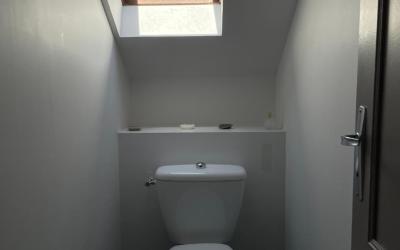 Petite Chambre Double avec Salle de Bains et Toilettes Petite Chambre Double avec Salle de Bains et Toilettes