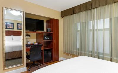 Queen Room with Roll-In Shower - ADA