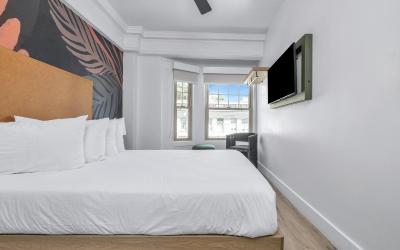 Deluxe Queen Room