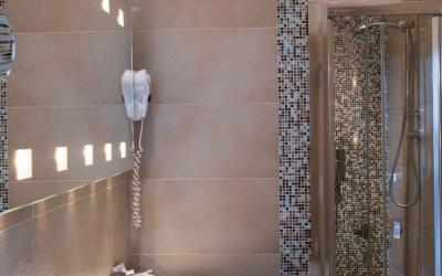 Camera Tripla Superior