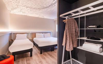 Chambre Standard avec 1 Lit Double et 1 Lit Simple Chambre Standard avec 1 Lit Double et 1 Lit Simple