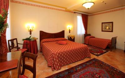 Camera Tripla Deluxe 