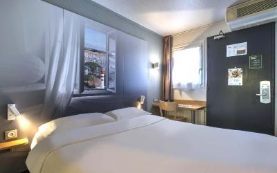 Chambre Double - Non-Fumeurs Chambre Double - Non-Fumeurs