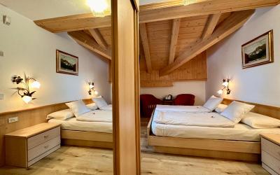 Camera Matrimoniale/Doppia con Letti Singoli con Balcone 